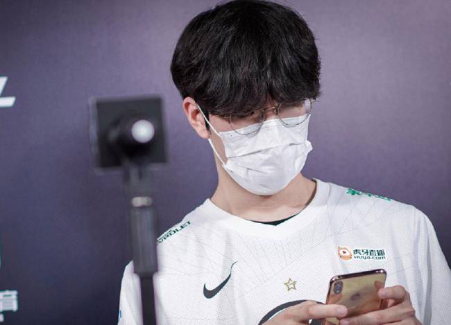 包含大比分获胜引发热议！，TheShy在DWG比赛中出色发挥热度持续攀升的词条